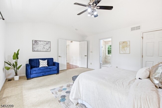 Building Photo - 9 Stirrup Way