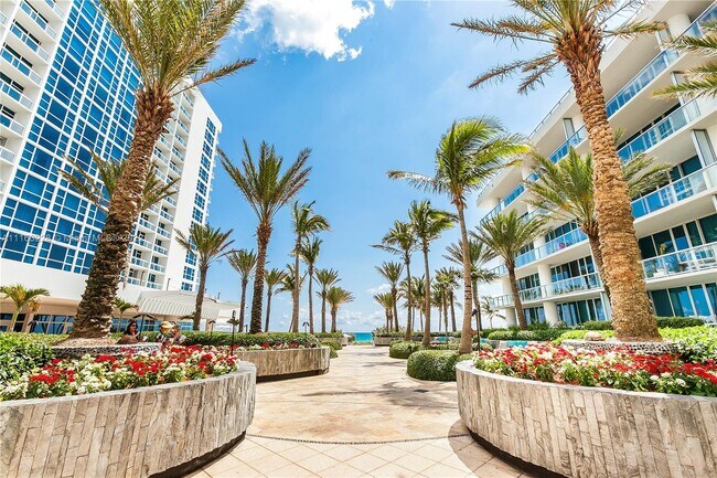 Building Photo - 6899 Collins Ave