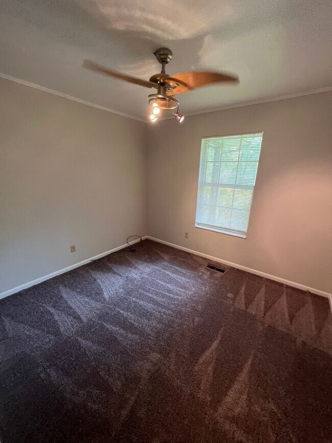 Building Photo - 1910 Rhonda Dr