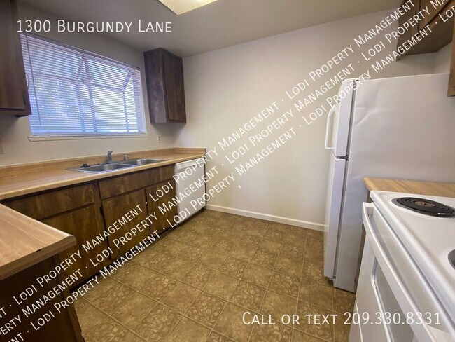 Building Photo - 1300 Burgundy Ln