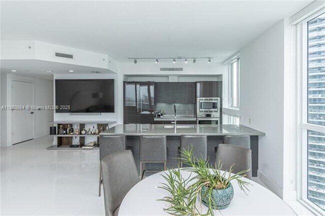 Building Photo - 1080 Brickell Ave