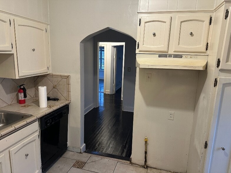 Building Photo - 2526 Malone Ave