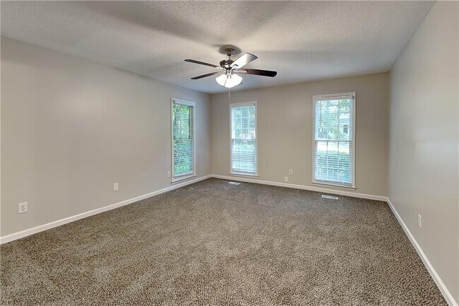 Building Photo - 328 Abbington Ln