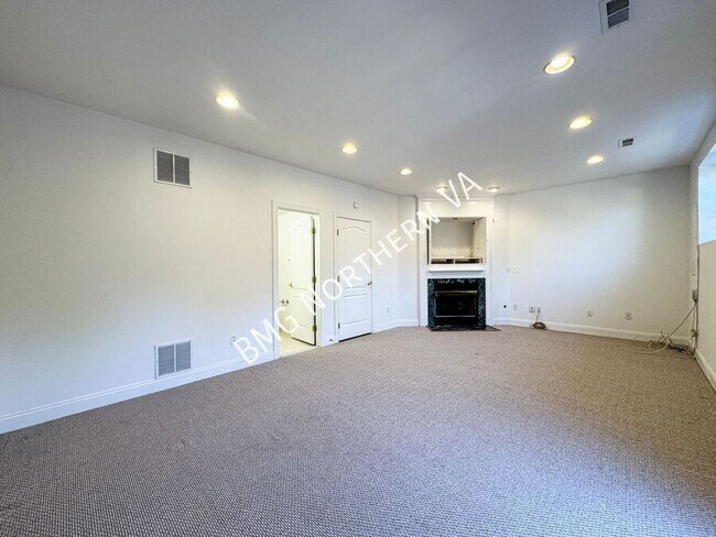 Building Photo - 3091 McKinnon Way