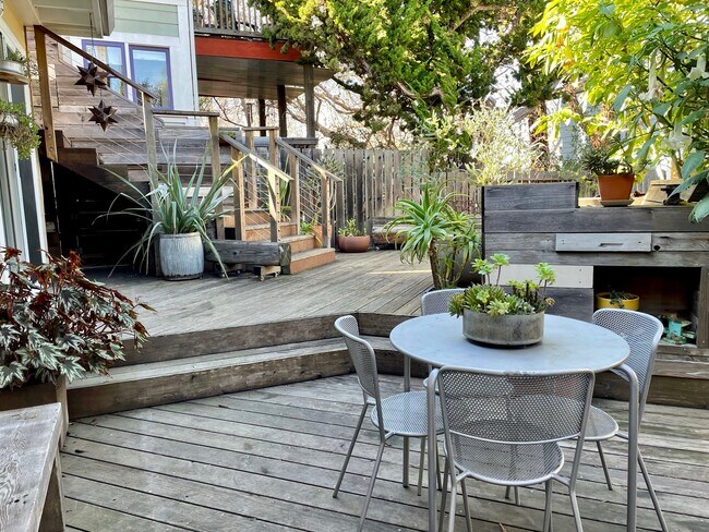 Building Photo - 482 38th St