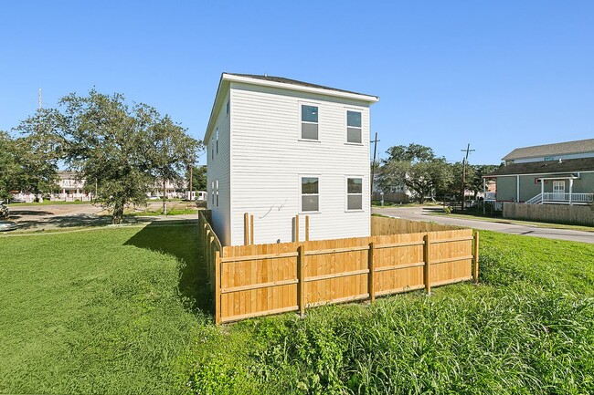 Building Photo - 3406 Jackson Ave