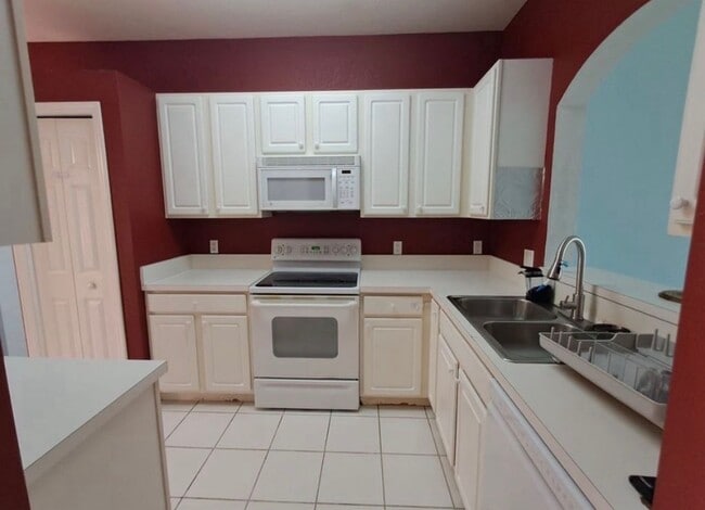 Building Photo - 7880 Lake Sawgrass Loop