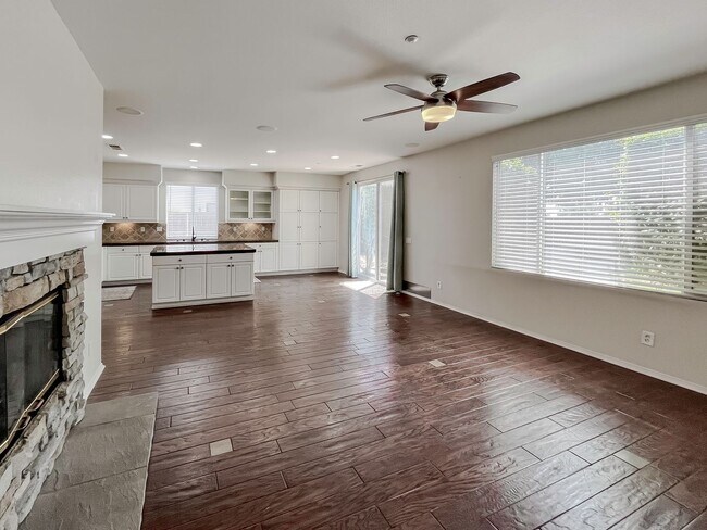 Building Photo - MUST SEE! Beautiful 3 bedroom + Loft + Office Space (or convert to 4th bedroom) + Large Backyard ...