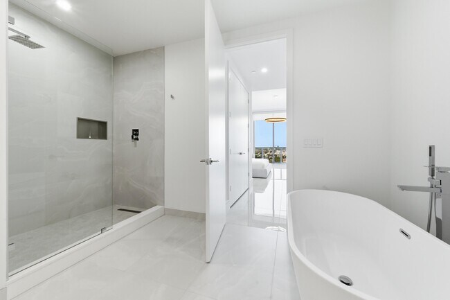 Building Photo - 220 Lake Shore Dr