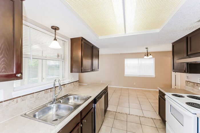 Building Photo - 804 Lovingham Dr