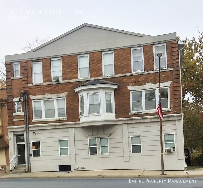Primary Photo - 1059 Main St