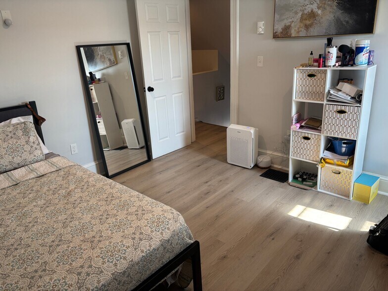 Building Photo - 451 New Park Ave