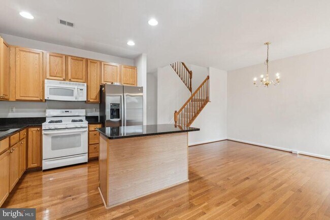Building Photo - 42783 Shaler St