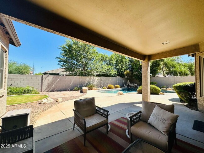Building Photo - 2720 E Hazeltine Way