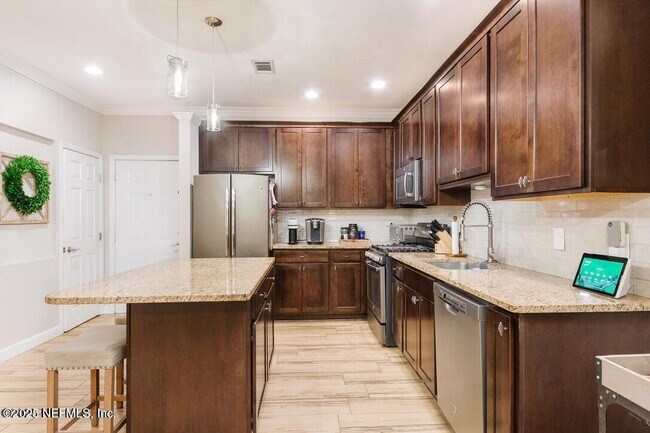Building Photo - 13810 Sutton Park Dr N