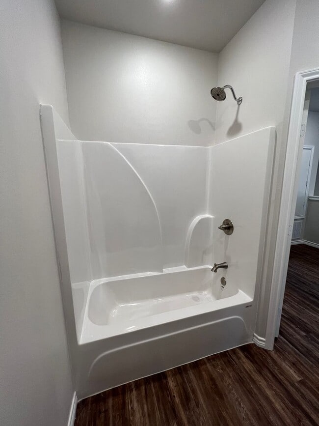 Building Photo - 127/129 Village North Circle