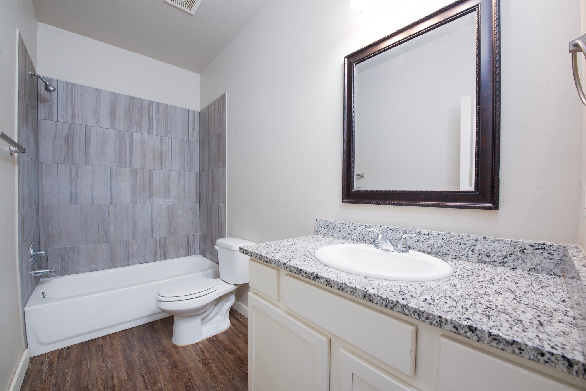 Building Photo - 5219 Oakwood Villas Ct