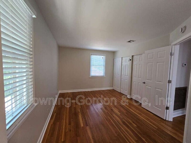 Building Photo - 927 Neuhoff Ln