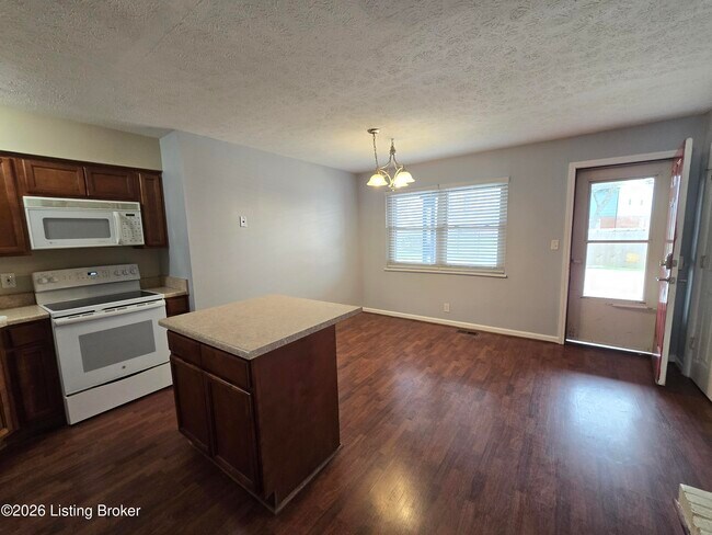 Building Photo - 2831 Goose Creek Rd