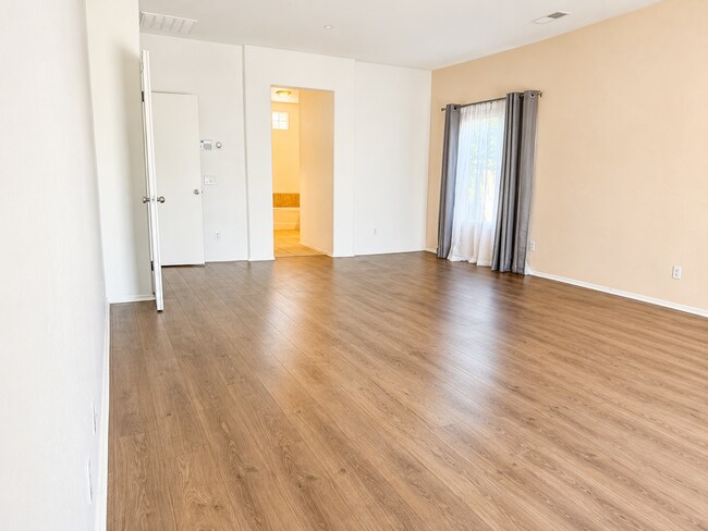 Building Photo - 952 Mira Grande