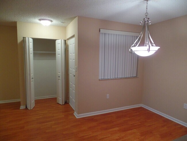 Building Photo - 2831 N Oakland Forest Dr