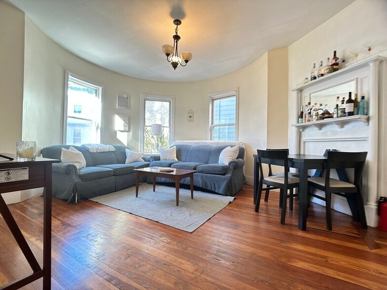 *Pictures are representative samples of the advertised unit. In some cases, the actual units you tou - 10 Carmel St