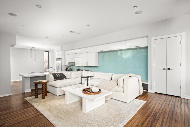 Building Photo - 2202 Whitney St