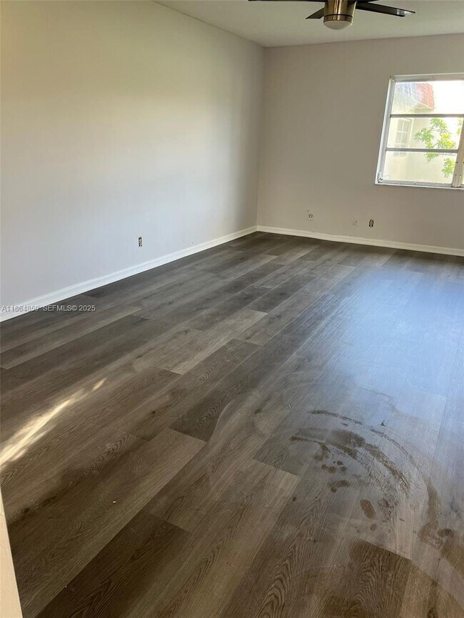 Building Photo - 4165 SW 67th Ave