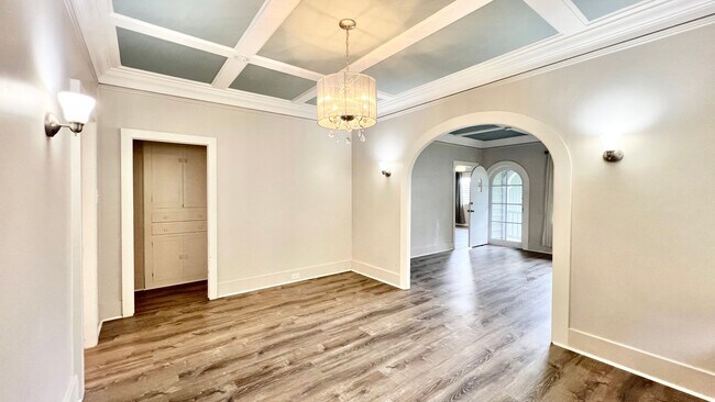 Building Photo - UPDATED 3 BEDROOM HOME IN DESIRABLE MANOA