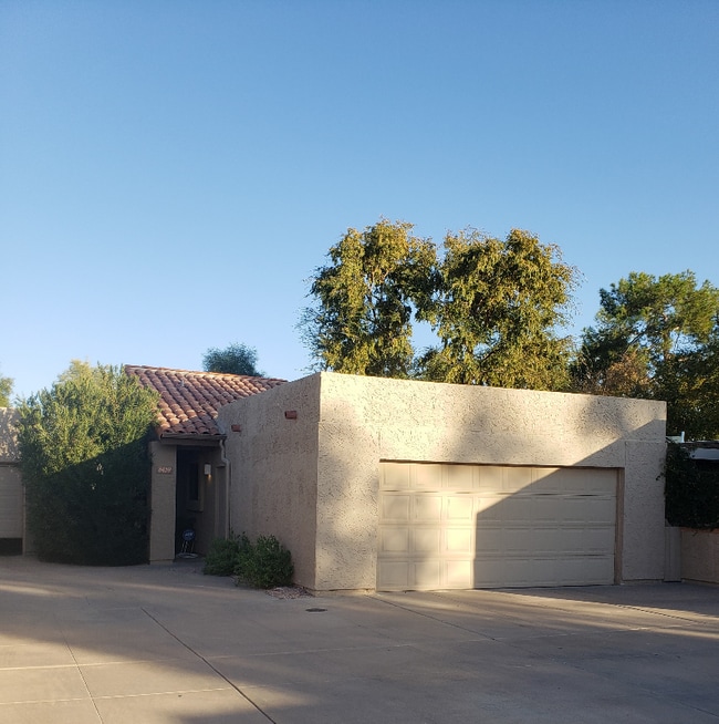 Building Photo - 6439 N 77th Pl