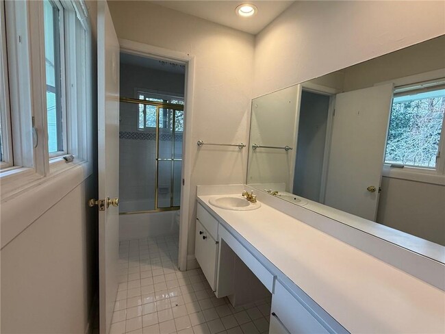 Building Photo - 505 River Valley Rd NW