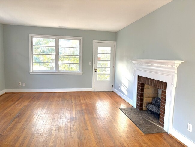 Building Photo - 2 Bedroom | 1 Bathroom Home – Downtown Charleston - Available NOW! Short term lease!