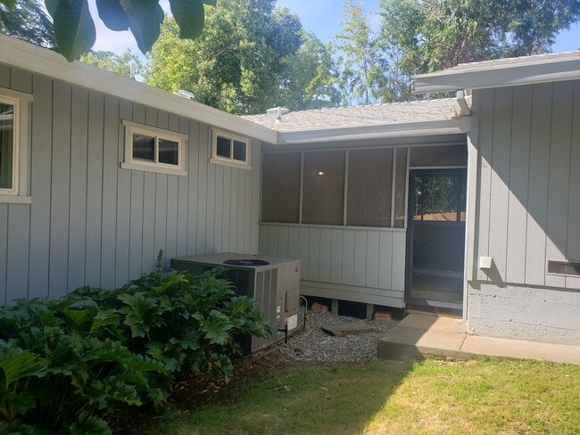 Building Photo - Updated Home in Old Town Auburn