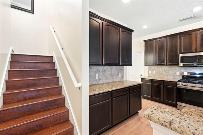 Building Photo - 2734 Silvermoss Dr
