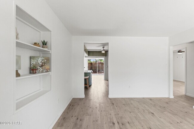 Building Photo - 708 Cactus Ave