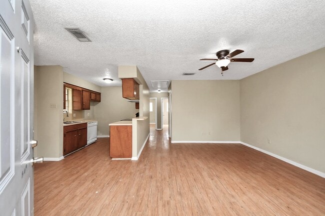 Building Photo - 1006 Perry St