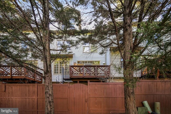 Building Photo - 707 Hawkins Way