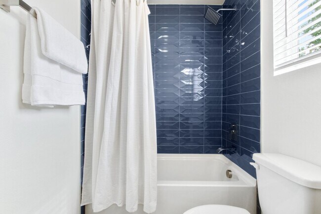 Building Photo - ** MOVE IN SUMMER 6/28/2028 **  4 Bedroom 4.5 Bathroom Very Short walk to TCU campus