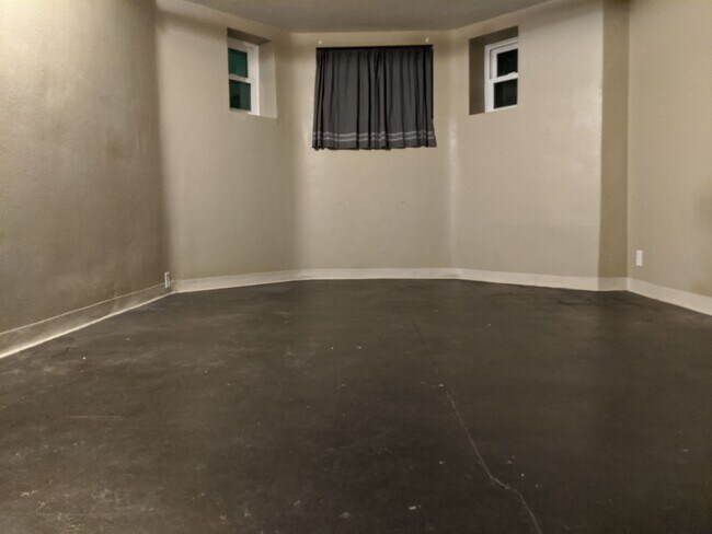 Building Photo - 474 Herschel St