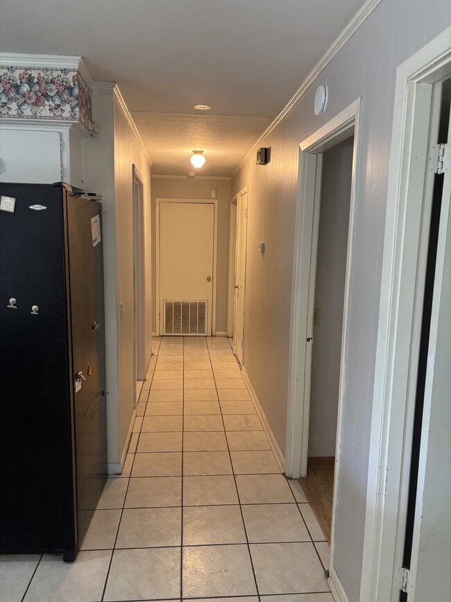 Building Photo - 906 Meadow Ln