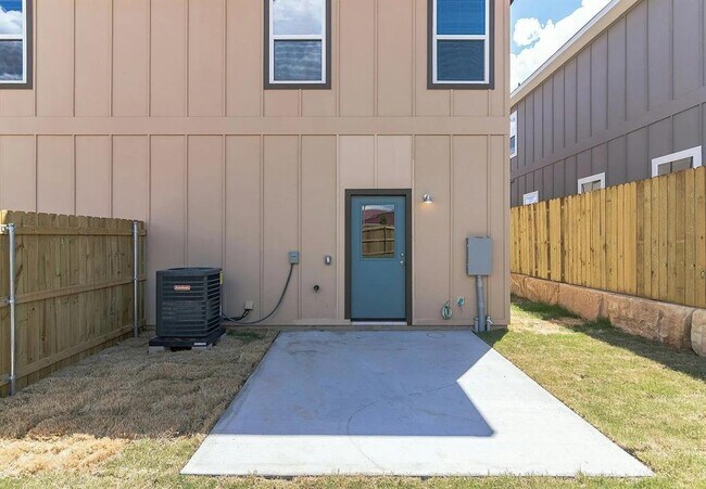 Building Photo - 131 Peruna Dr