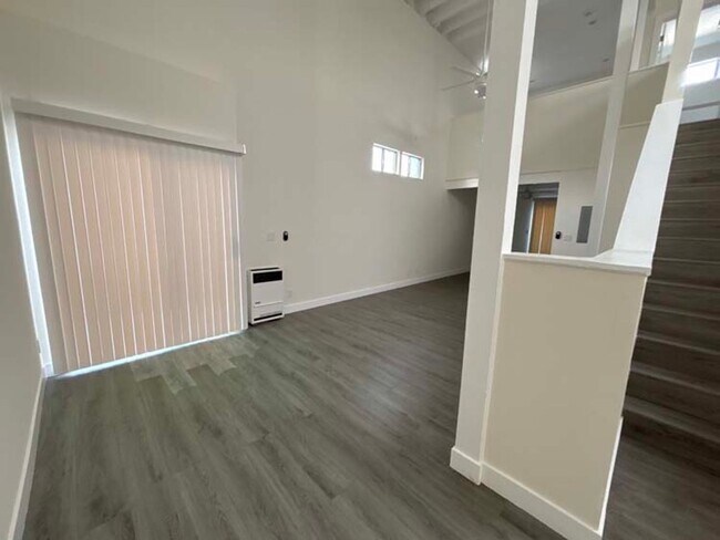 Building Photo - 915 Broadway St