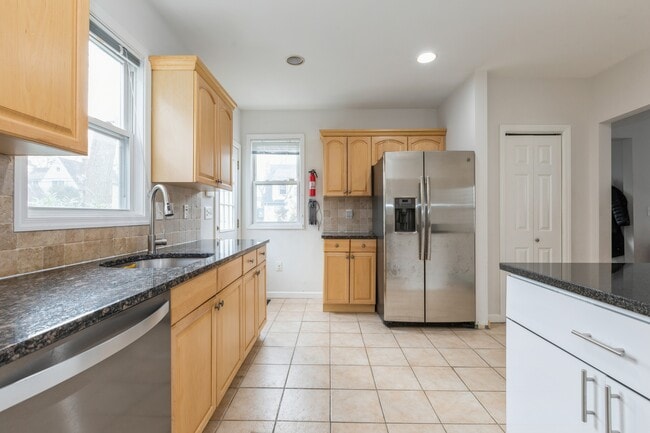Building Photo - 39 Linwood Ave