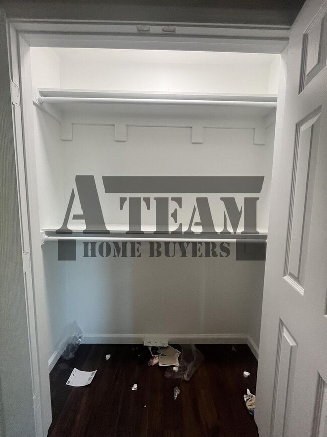 Building Photo - Fully Remodeled 2 Bedroom 1 Bathroom
