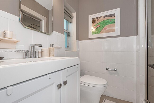 Building Photo - 375 Harbor Ct