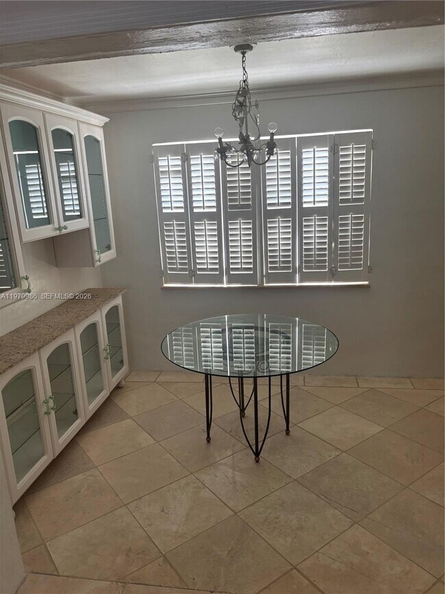 Building Photo - 729 NE 2nd Ct