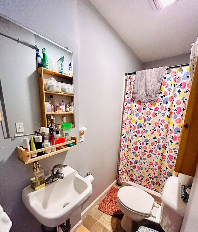 Building Photo - 62 Intervale Ave