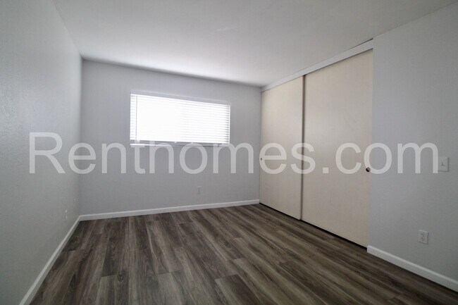 Building Photo - 10455 Glenellen Ave