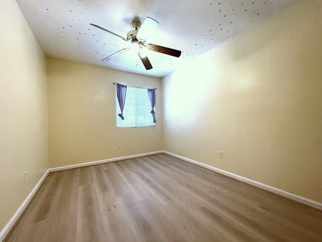 Building Photo - 752 Memorial Mews St