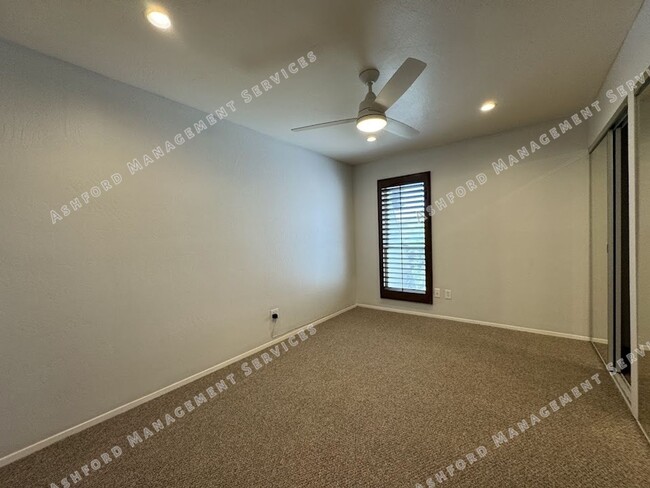 Building Photo - BEAUTIFUL 3 BEDROOM 2.5 BATHROOM HOME IN S...